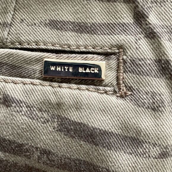 WHBM High Rise Short Khaki Tropical Print 4 - Picture 10 of 13